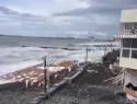 Мощный шторм разрушил набережную в центре Сочи