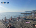  В Сочи купаются и загорают, несмотря на закрытие сезона и запрет