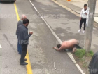 Полуголый мужчина перекрыл проезд автомобилям в Сочи 