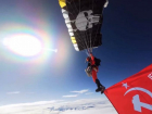 Спортсмен из Сочи совершил рекордный прыжок с парашютом на вершину Эльбруса