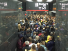 Ломайте эти турникеты: толпы горожан застряли на Центральном вокзале в Сочи