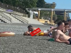Голая туристка на пляже Сочи возмутила местных жителей