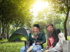 Сифон и Борода: в центре Сочи бездомные раскинули палаточный лагерь 