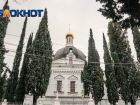 «Очень по-христиански»: в Сочи женщина устроила «дискотеку» прямо у православного собора 