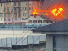 В Сочи крупный пожар повредил два жилых здания