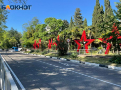 Украшения, посвященные Дню Победы, оставят на улицах Сочи до конца года