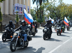 Автопробег прошёл в Сочи в День защитника Отечества