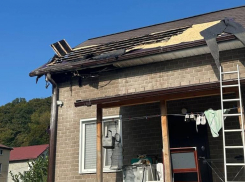 Из-за аварийного моста, пожарные не смогли проехать на тушение дома в Сочи