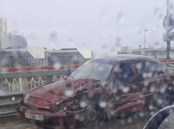 На мокрой трассе в Сочи произошло серьезное ДТП