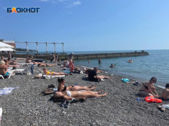 Где-то густо, где-то пусто: что происходит на праздниках на пляжах Сочи