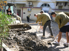 Студенты страны ликвидируют последствия непогоды в Сочи