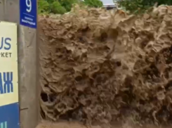 Потоп после дождя произошел в центре Сочи в традиционном месте