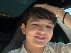 Акмаль объявил пол будущего ребенка поклонницы на концерте в Сочи