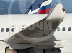 Два пассажирских самолета столкнулись в аэропорту Сочи