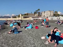 Ноябрьские купания людей в акватории Чёрного моря попали на видео 