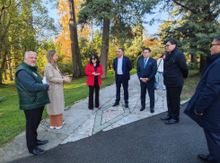 Посол и консул Монголии посетили Дендрарий Сочи