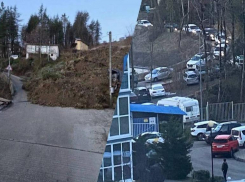 Оползень сошел на дорогу и перекрыл движение транспорта в Сочи