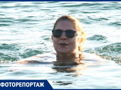 «В Сочи можно купаться круглый год»: отдыхающие открыли купальный сезон в январе 