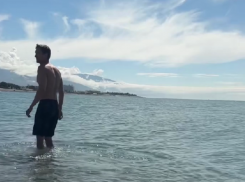 В Сочи спасатели запретили «моржу» купаться в море из-за «холодной воды»