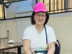 Депутат Госдумы Сардана Авксентьева, продавшая служебные автомобили чиновников, прилетела на отдых в Сочи