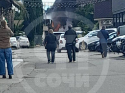 В Сочи сгорели торговые павильоны возле отеля «Престиж»