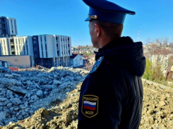 Самовольно построенный трехэтажный дом снесли в Сочи