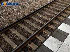 Два школьника из Сочи складывали на ж\д рельсы крышки и ветки