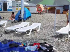 На муниципальном пляже в Сочи «отжимают» общедоступные места под бизнес