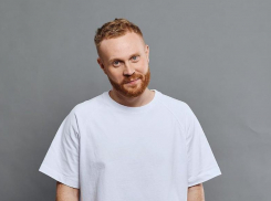 Огромная сауна: комик Евгений Чебатков высказался об аномальной жаре в Сочи