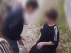 Ученики школы Сочи избили своего одноклассника на камеру