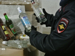 720 литров незаконного алкоголя изъяли полицеские