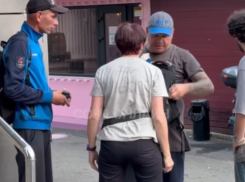 Продавщица «Пятерочки» из Сочи надавала поджопников и забрала кофе у двух головорезов