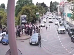 Толпу подростков с флагами Армении и Абхазии задержали в Сочи