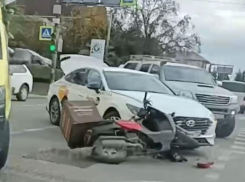 Скутерист пострадал на автодороге в Сочи