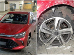 Трое подростков из Сочи угнали машину каршеринга и повредили её