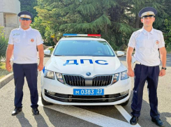 Сквозь пробки полицейские привезли в больницу Сочи 3-летнего ребенка со сломанной ногой