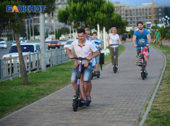 В Сочи запретили ездить на электросамокатах по пляжам и набережным