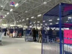 50 мигрантов-уклонистов обнаружили на складе маркетплейса в Сочи