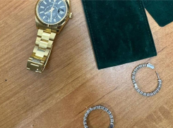 С пассажирки в аэропорту Сочи сняли украшения на 7 миллионов рублей