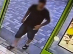 В Сочи нетрезвый приезжий сорвал с шеи знакомого серебряную цепочку с крестиком