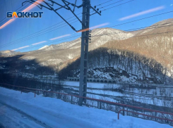 Два часа пассажиры «Ласточки» в Сочи закрыты в сломанной электричке
