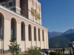 В отеле Сочи ввели регистрацию на рейс и прием багажа