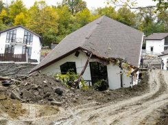 Разрушенный и заброшенный: как сейчас выглядит поселок Сергей-Поле в Сочи, пострадавший от оползня