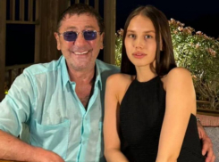 19-летняя невеста Григория Лепса готовится к свадьбе и хочет подарить певцу дочь 