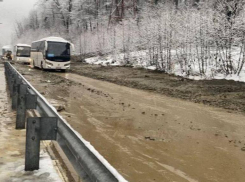 Автомобильное движение полностью восстановили в месте сошедшего оползня в Сочи 