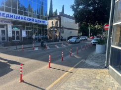  В Сочи сбили двухлетнюю девочку, вышедшую из-за припаркованной машины