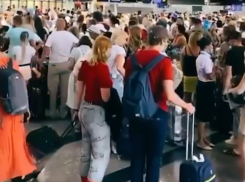 56 рейсов задержаны из-за ночной остановки работы аэропорта Сочи