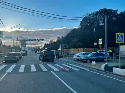 Переходившая дорогу по «зебре» 74-летняя пенсионерка погибла под колесами иномарки в Сочи