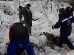  Сквозь сугробы пробирались сотрудники «Водоканала Сочи», чтобы вернуть воду поселку