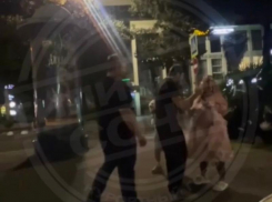 Обзывали жирной свиньей и облили колой: эпатажная женщина столкнулась с агрессией кавказцев в Сочи